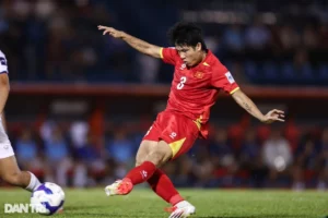 Nguyễn Văn Vĩ ghi hai bàn thắng vào lưới đội tuyển Lào