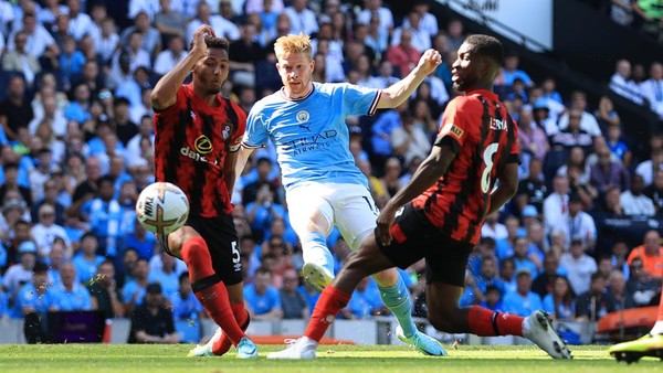 Man City đấu với Bournemouth trong hiệp một.