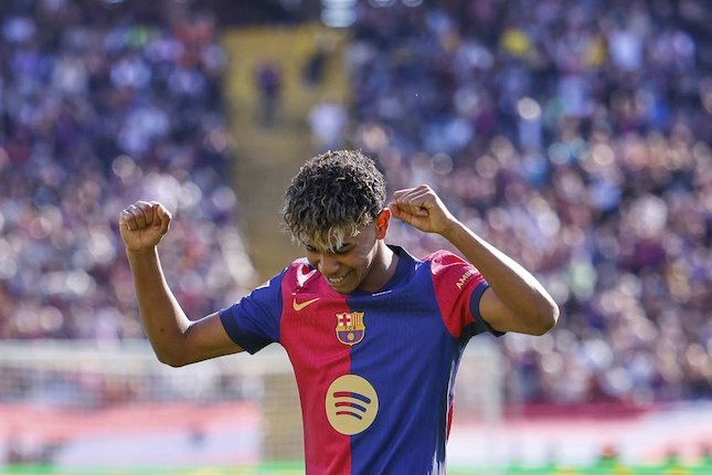 La Liga 2024/25: Lễ ăn mừng của cầu thủ Barcelona, Lamine Yamal, trong trận Barcelona đấu với Girona ở vòng 29