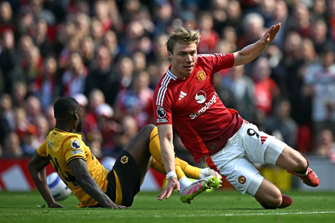Man Utd đấu với Wolves: Trận thua bất ngờ của Quỷ đỏ tại Old Trafford | Rasmus Hojlund đã có một buổi chiều ác mộng. (Ảnh: Getty)