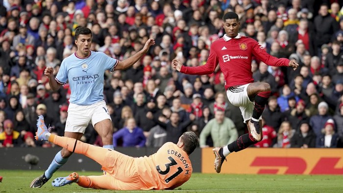 Manchester United đối đầu Manchester City vẫn đang có tỷ số 0-0 sau hiệp một.