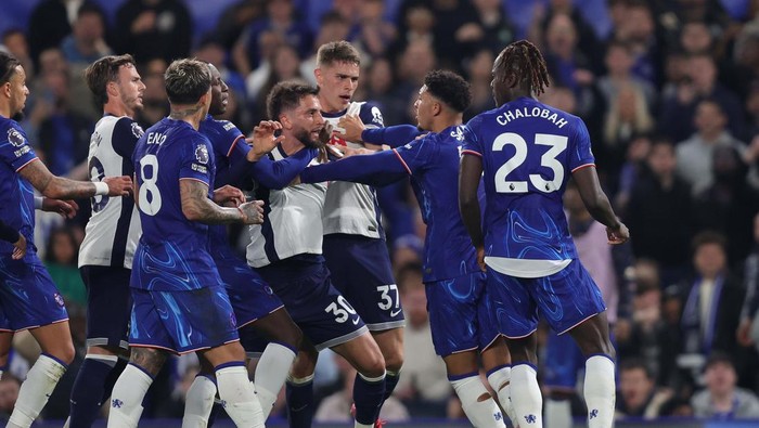 Vụ lộn xộn trong trận Chelsea gặp Tottenham.